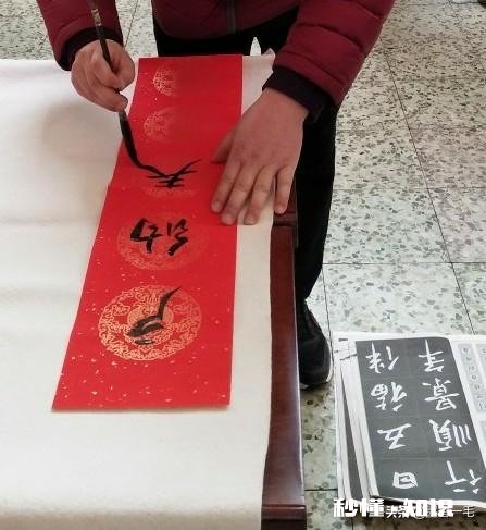 义务写春联怎样解决纸张问题