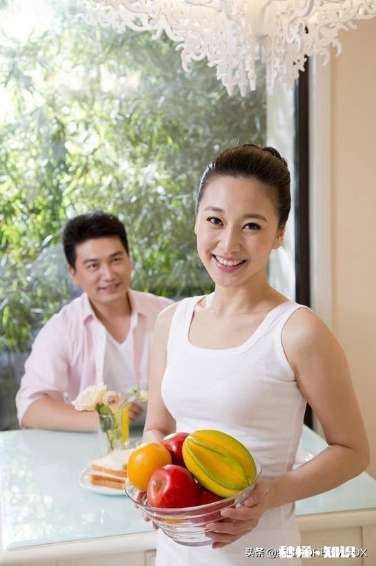 家摄影，浅背景。拿水果，拍春装。怎么摆姿势，写个摄影教程