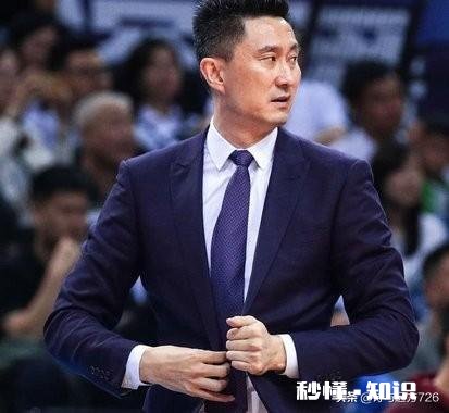 杜锋经常在赛场怒骂弟子引热议，你认为他的言行有问题吗
