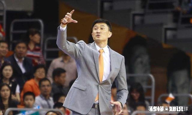 杜锋经常在赛场怒骂弟子引热议，你认为他的言行有问题吗