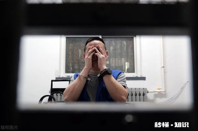 老婆和她前夫的女儿入狱,我儿子今后考公务员政审可以通过吗