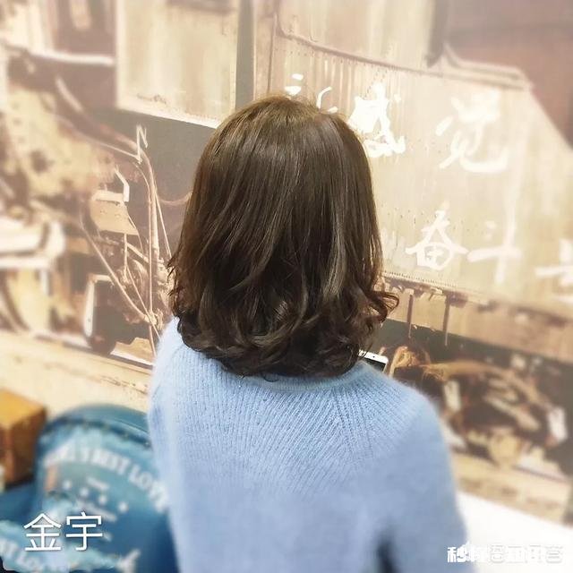 头发想染成亚麻青色，但是偏绿了，该怎样处理呢