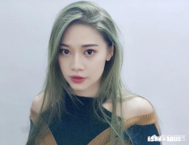 头发想染成亚麻青色，但是偏绿了，该怎样处理呢