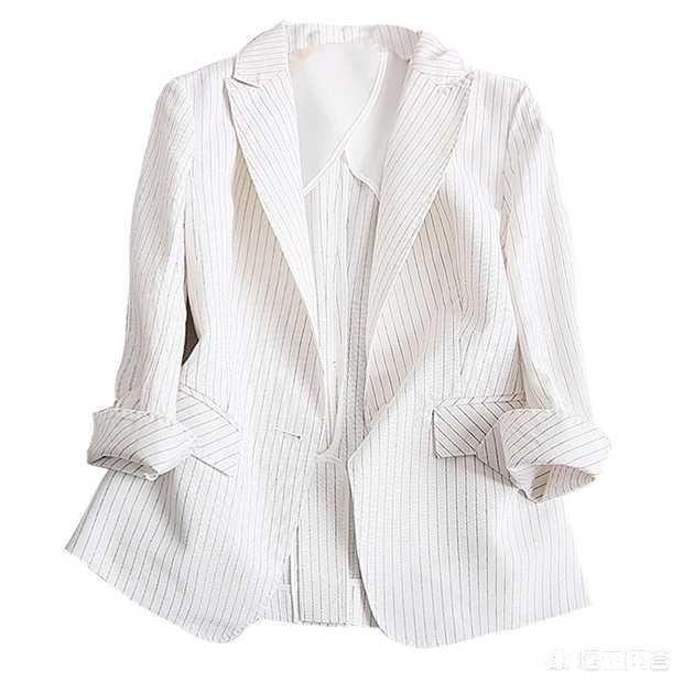 女生在秋季可以选择哪些款式的小西装外套有哪些时尚好穿的搭配参考