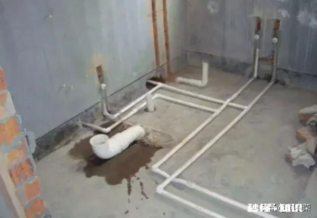 卫生间底池三个坑怎么安装排水管