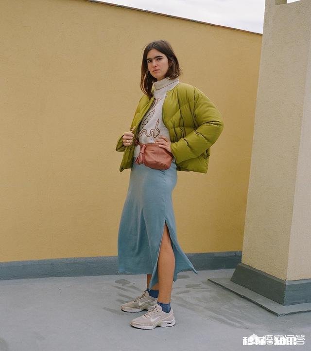 绿色羽绒服可以搭配什么毛衣