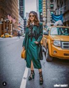 绿色羽绒服可以搭配什么毛衣