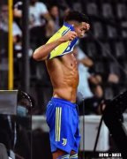 新赛季的尤文，阿莱格里会把C罗安排替补吗