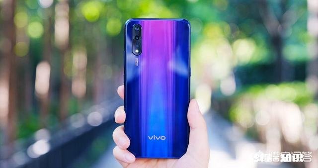 不打游戏买什么手机好，两千以内