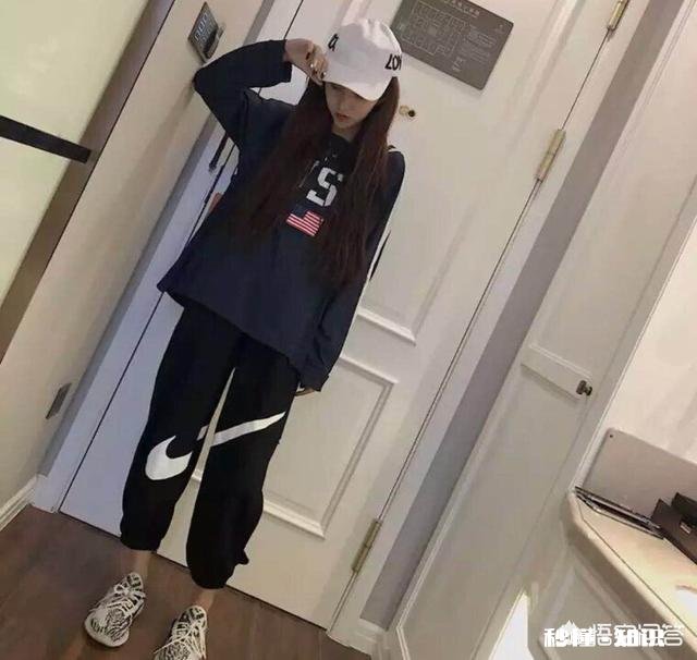 女生穿衣如何搭配好长T恤