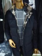 有些商场里面随便一件T恤都要几百元，这是为什么