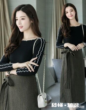 咖色百褶裙怎么搭配上衣