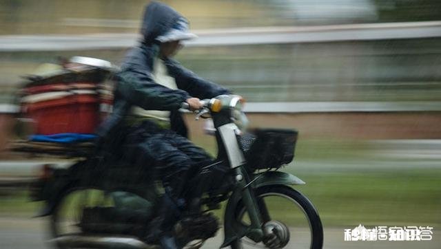 外卖小哥送餐超时了，顾客应不应该投诉或给差评