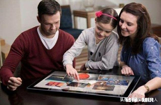 最近看孩子上网课，我变得特别暴躁且暴力〈她上课不守纪律，写作业敷衍了事，甚至想动手打她，我该怎么办