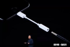 苹果手机取消耳机孔设计，国产也跟风，为什么三星手机还不取消