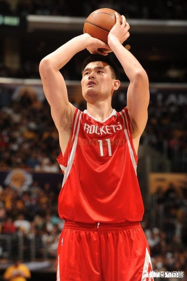 同为亚洲球员,哈达迪NBA生涯扣篮27次,那姚明和易建联呢
