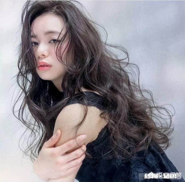 30岁左右的女性,喜欢活泼可爱的感觉。长发弄什么发型合适