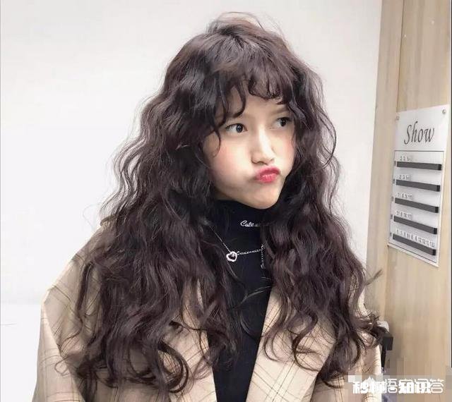 30岁左右的女性,喜欢活泼可爱的感觉。长发弄什么发型合适