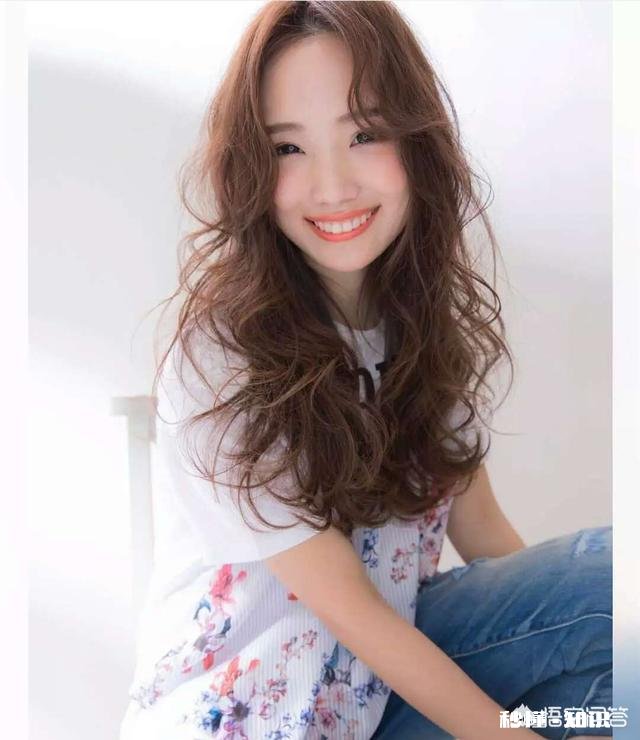 30岁左右的女性,喜欢活泼可爱的感觉。长发弄什么发型合适