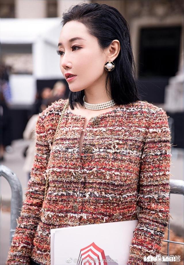 30岁左右的女性,喜欢活泼可爱的感觉。长发弄什么发型合适