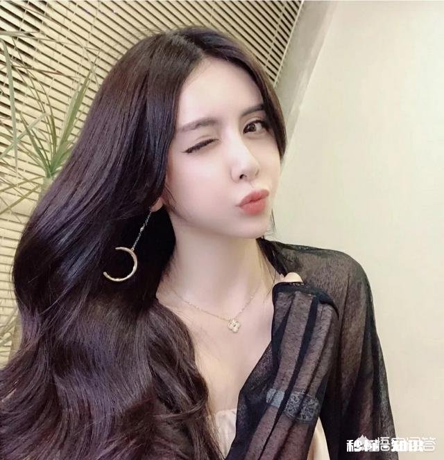 30岁左右的女性,喜欢活泼可爱的感觉。长发弄什么发型合适