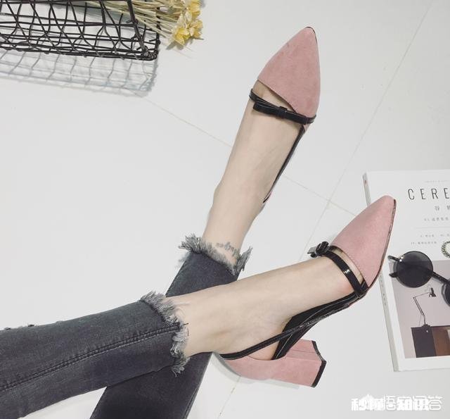 为什么现在有一些女人穿高跟鞋不穿袜子呢