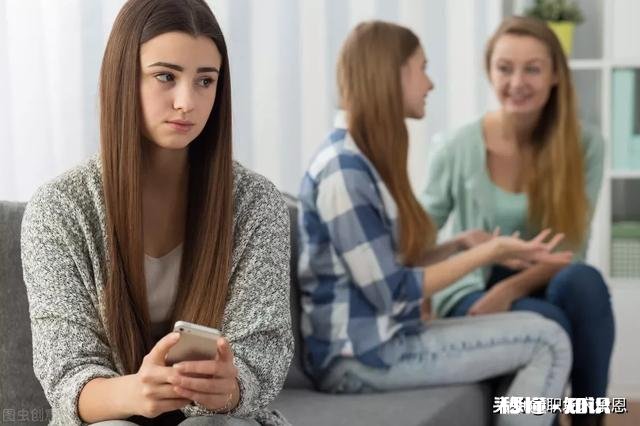 同事在背后颠倒是非，让其他同事误会你，怎么看待此同事人品