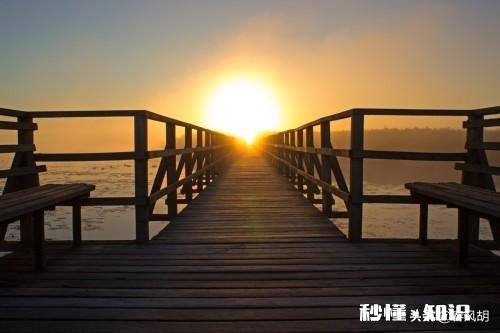 请问手上有一万块钱。准备摆摊卖小吃。又不知道卖啥才赚钱怎么办