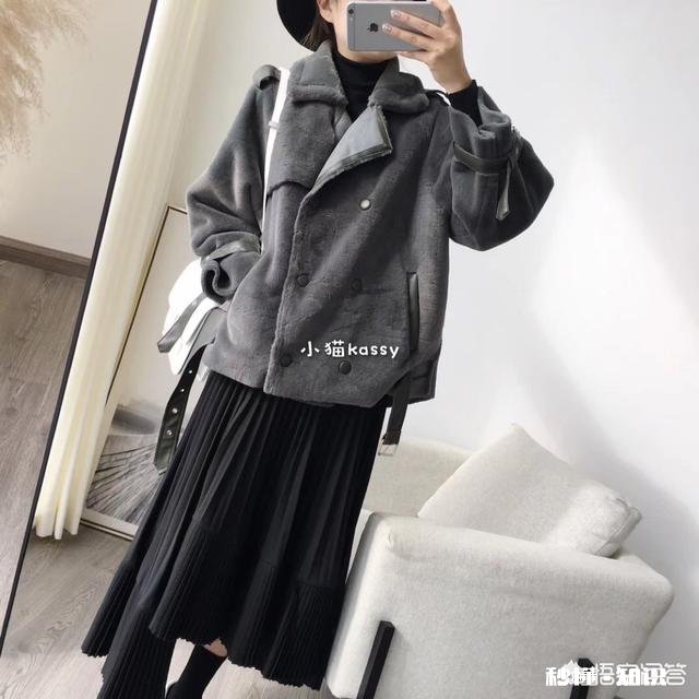 羊羔绒外套如何搭配保暖又有型