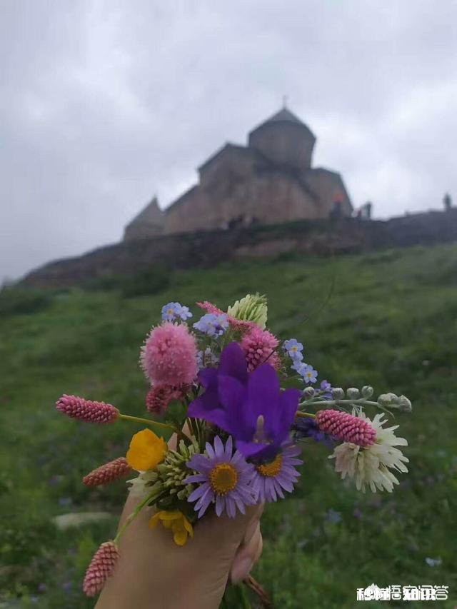 爱上一个受过感情伤害的女人，需要的是什么姿态去对待这份感情