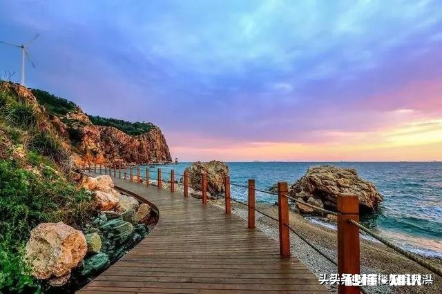 目前面临选择在哪里住的问题，是选择不花钱但没有安全感的前公司宿舍，还是有安全感但花钱很多的房子住比较好