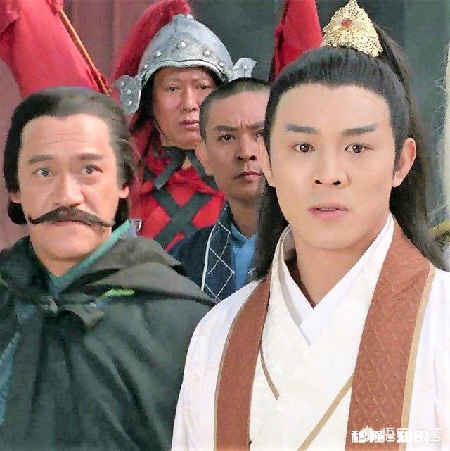 金庸小说《倚天屠龙记》中，主角张无忌的武力是否赶得上《神雕侠侣》中的新五绝