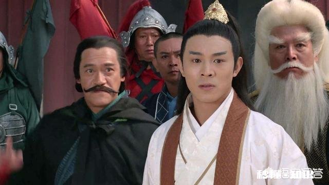 金庸小说《倚天屠龙记》中，主角张无忌的武力是否赶得上《神雕侠侣》中的新五绝