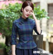 一些欧美日韩的女明星追求中国风，为什么喜欢穿旗袍，很少选择穿汉服