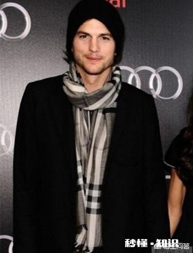 男生穿黑色外套搭配什么颜色围巾好看