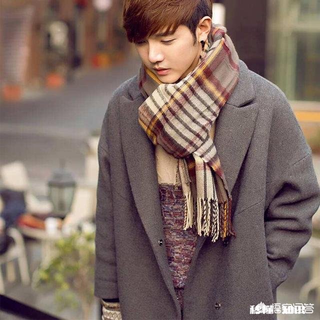 男生穿黑色外套搭配什么颜色围巾好看