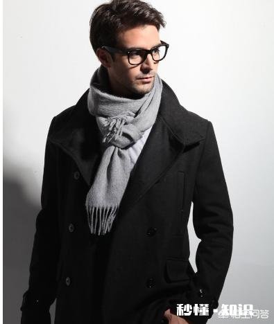 男生穿黑色外套搭配什么颜色围巾好看