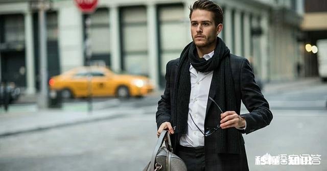 男生穿黑色外套搭配什么颜色围巾好看