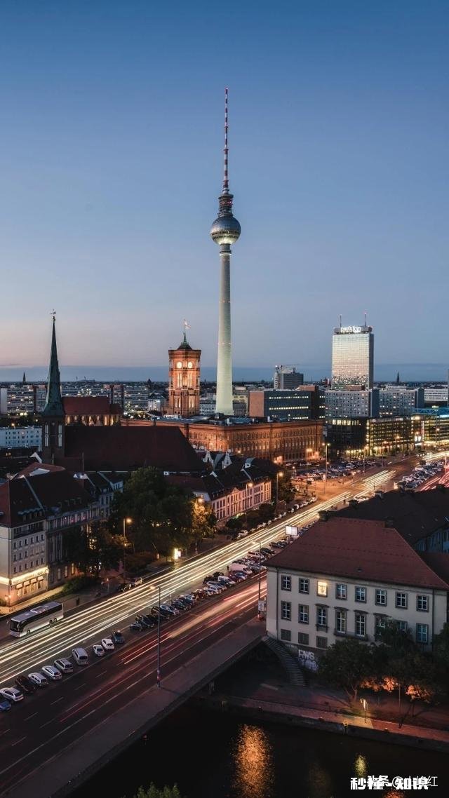 和女朋友分手好几个月了，都没有找新欢。在空间互动，怎么办