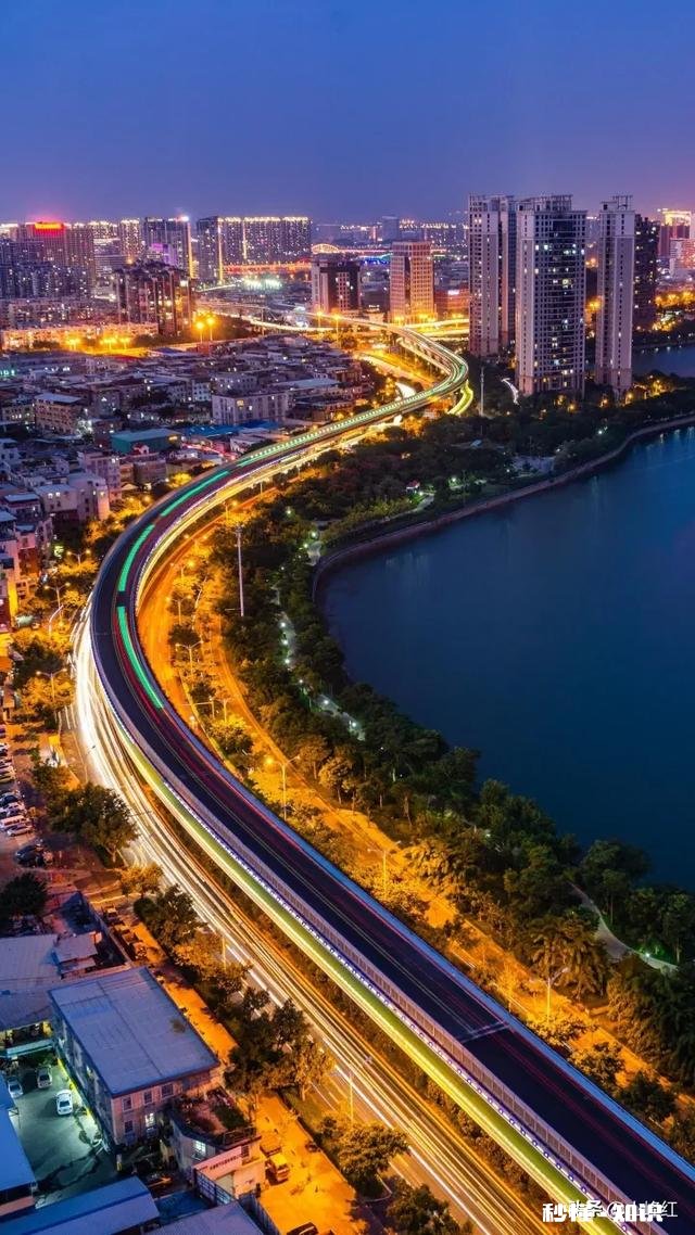 和女朋友分手好几个月了，都没有找新欢。在空间互动，怎么办