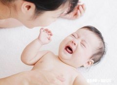 孩子老是落地醒怎么办