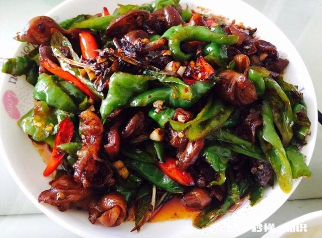 肥肠同什么搭配才更出彩