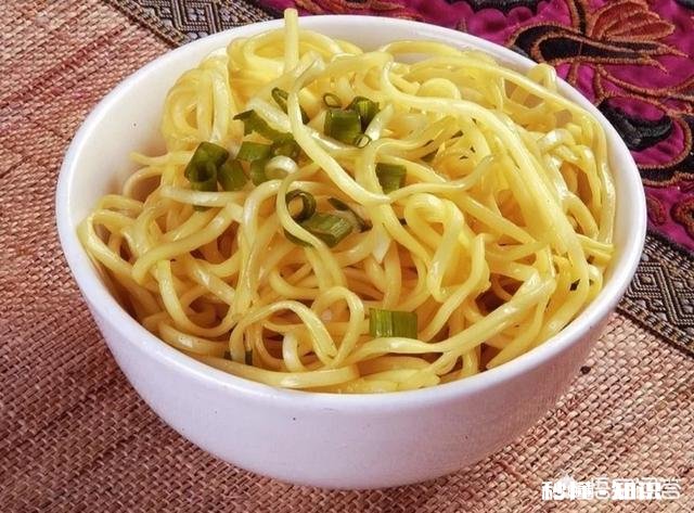 我是开面馆的,夏天快来了,想上凉面,请问凉面可以提前一天做好放冰箱里保存吗