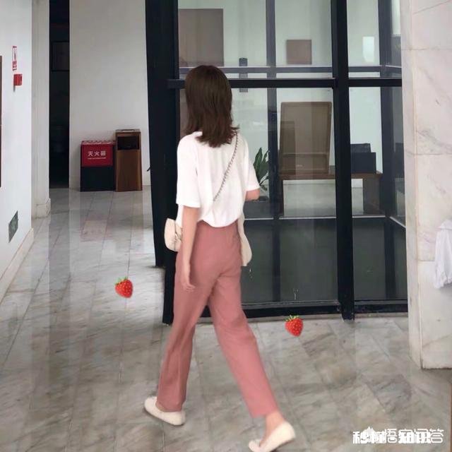 粉色七分裤怎么搭配短袖