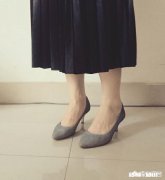 墨绿色吊带长裙适合搭配什么上衣和鞋子