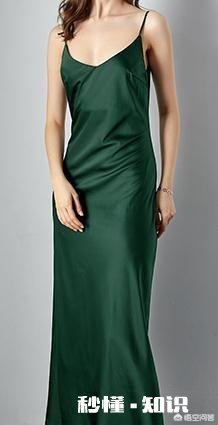 墨绿色吊带长裙适合搭配什么上衣和鞋子