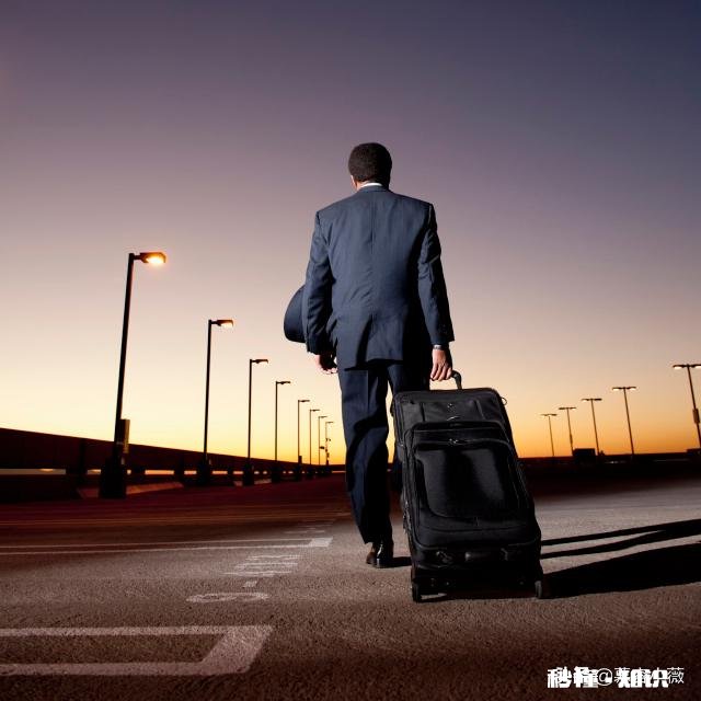 繁华的城市人潮流动，在外乡打拼的你有什么感想