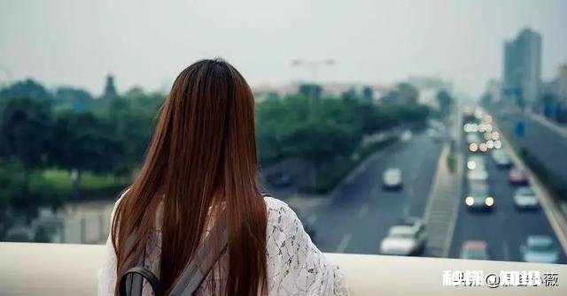 繁华的城市人潮流动，在外乡打拼的你有什么感想