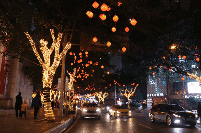 繁华的城市人潮流动，在外乡打拼的你有什么感想