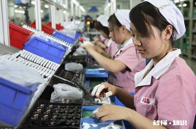 繁华的城市人潮流动，在外乡打拼的你有什么感想